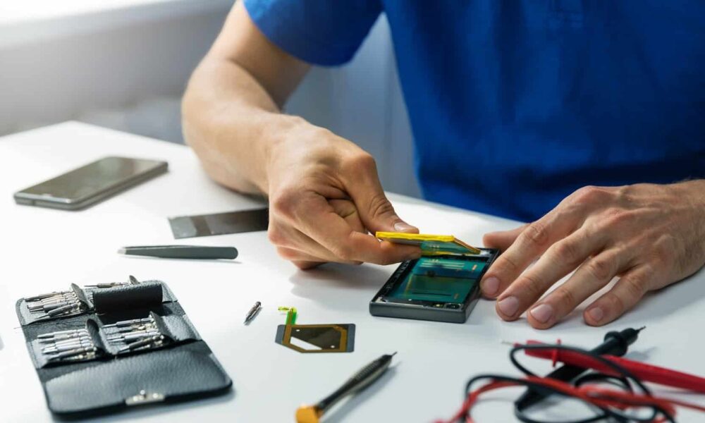what-to-ask-before-phone-repair-in-queens-ny